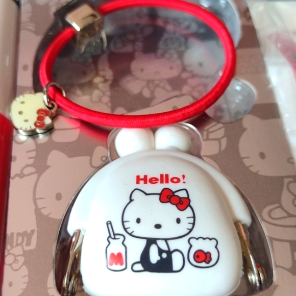 All 👀 on Hello Kitty Glitter Eyeliner Appliques - Picture 16 of 16